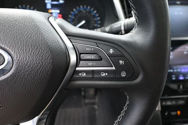 Certified Used 2024 White INFINITI LUXE image 23