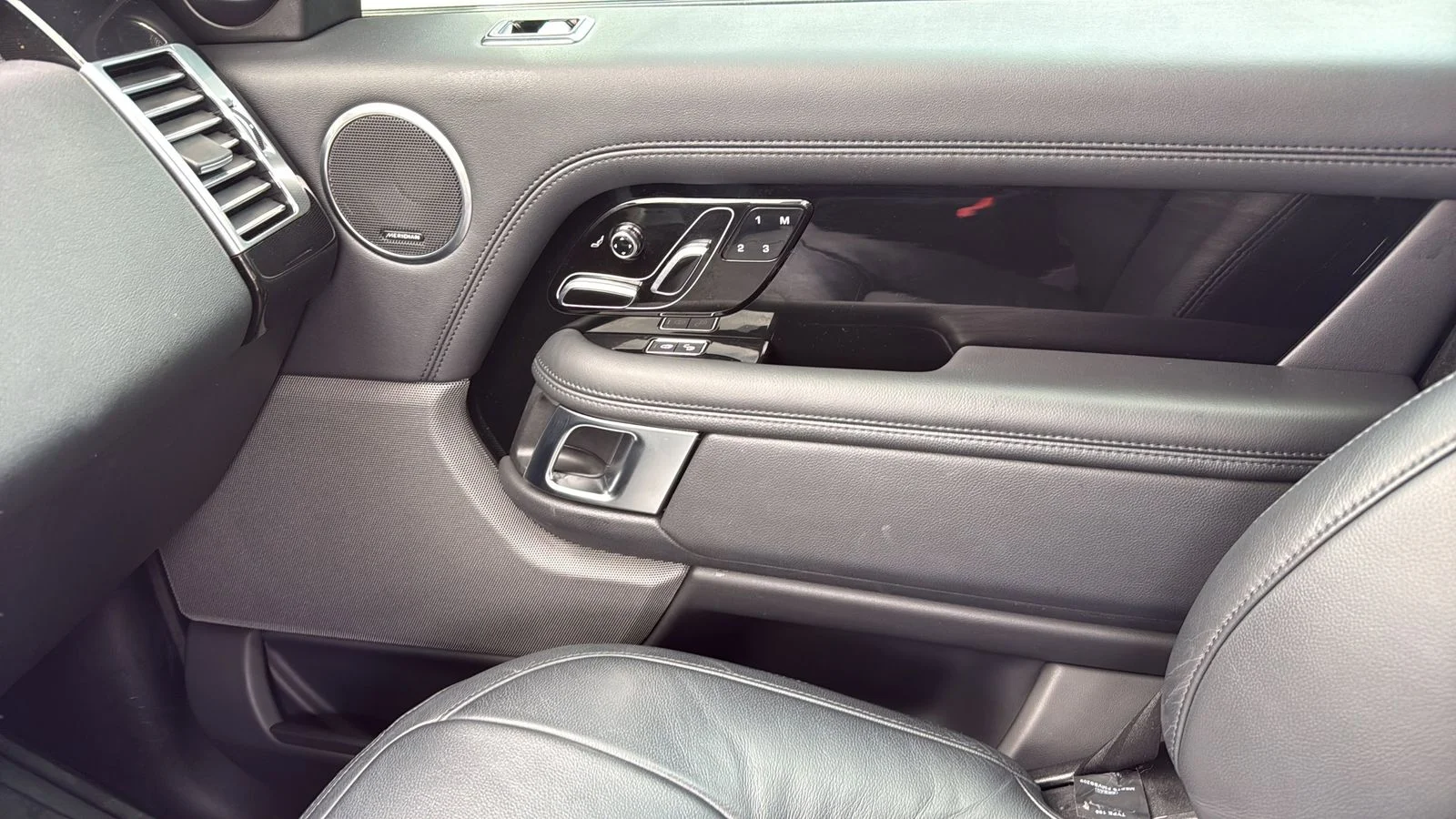 Used 2019  Land Rover 3.0L V6 Supercharged image 20