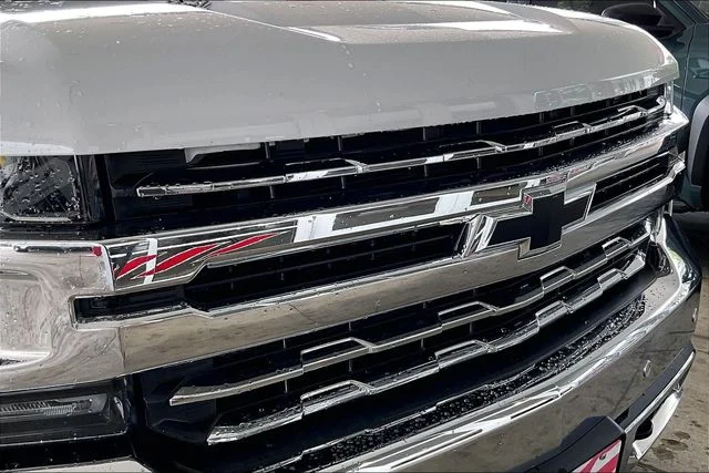 Used 2019 White Chevrolet LTZ image 28