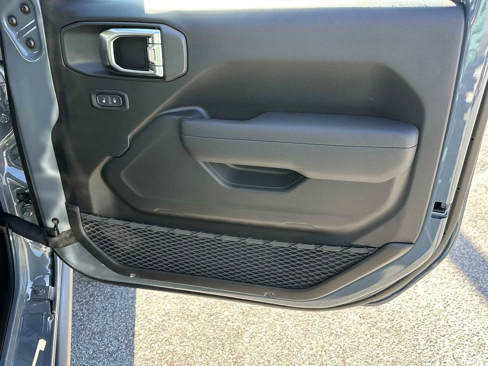 New 2026 Anvil Clear-Coat Exterior Paint Jeep Mojave image 14