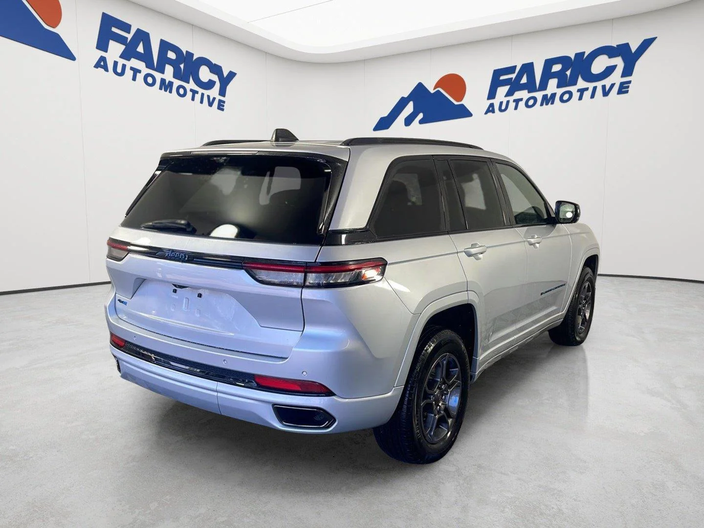 Used 2024 Silver Zynith Jeep Anniversary Edition image 7