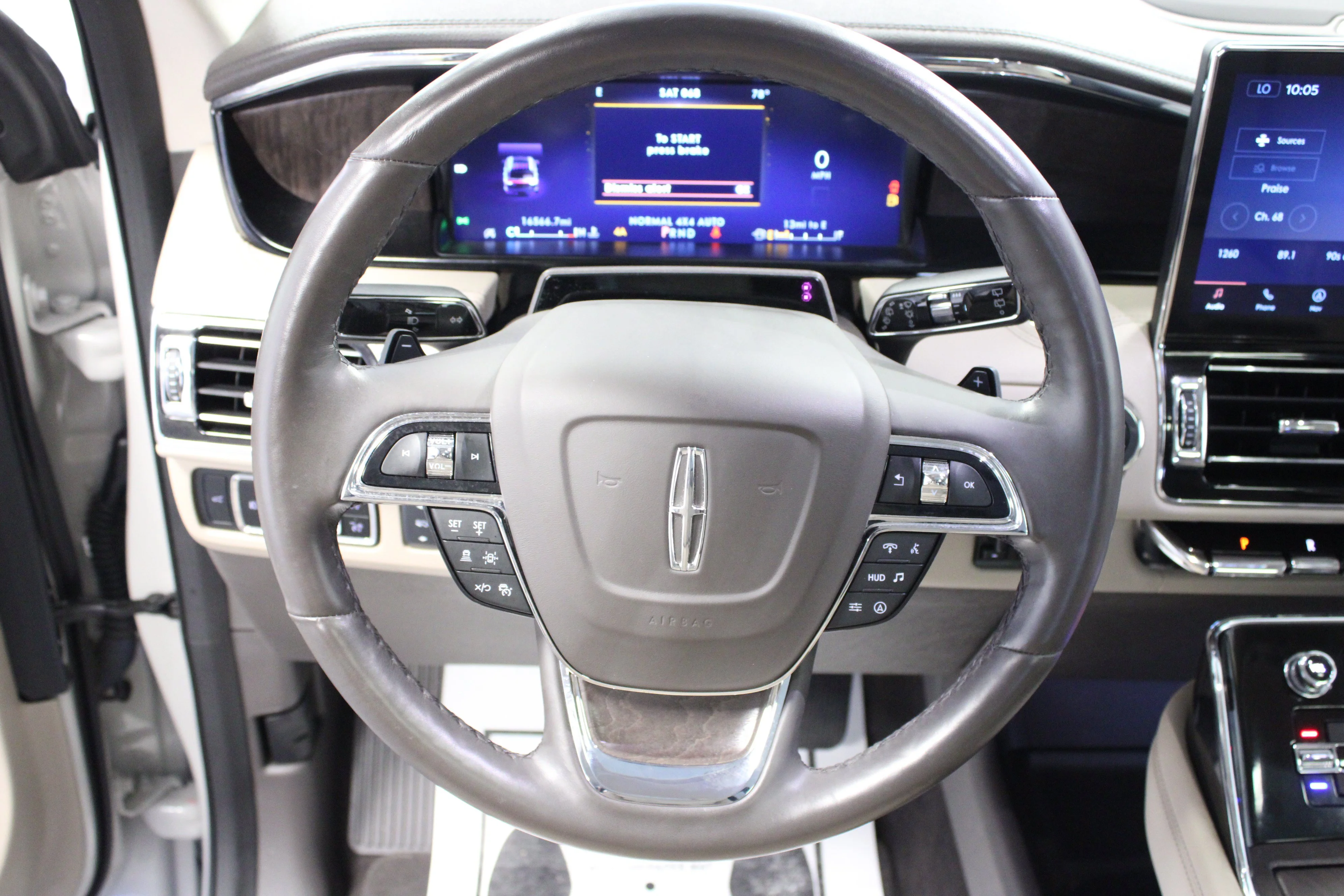Used 2024 Ceramic Pearl Metallic Tri-Coat Lincoln Reserve image 18