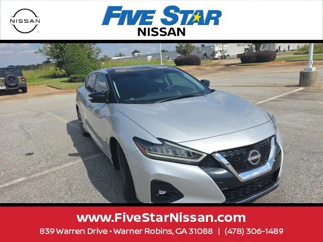 Used 2023 Silver Nissan Platinum image 4