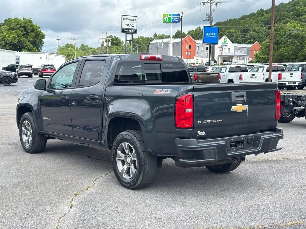 Used 2018 GRAPHITE METALLIC Chevrolet 2WD Z71 image 9