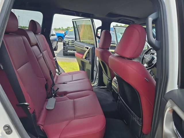 Used 2021  Lexus 460 image 12