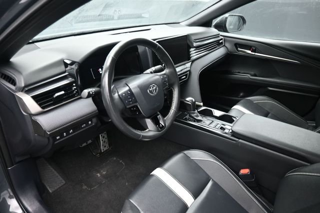 Used 2025  Toyota SE image 18