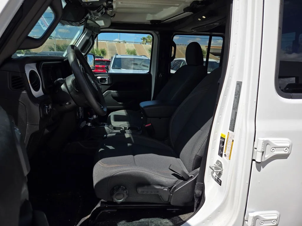 Used 2025 White Jeep Sport S image 9