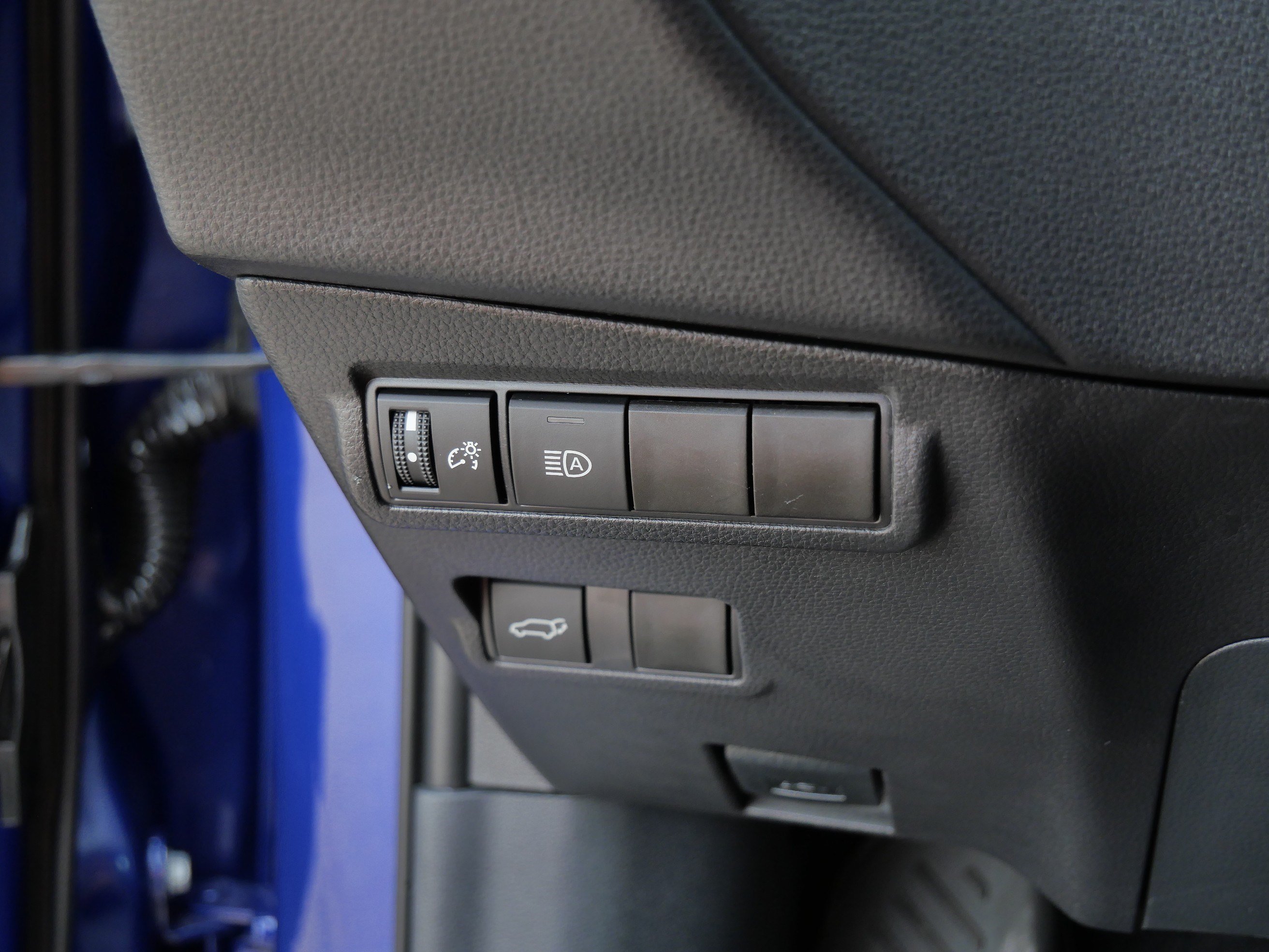 Used 2025 Blue Crush Metallic Toyota XLE image 27