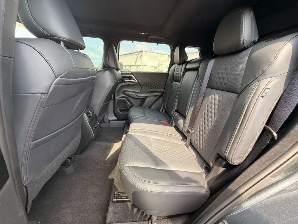 Used 2024  Mitsubishi SEL Black Edition image 10