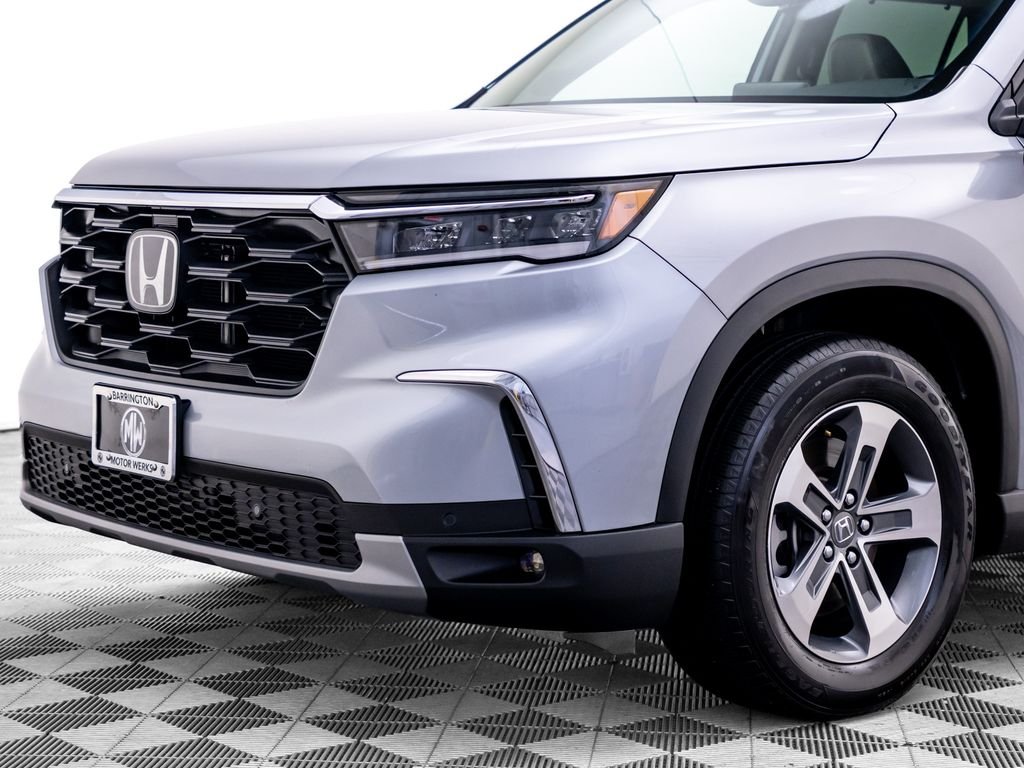 Certified Used 2025 Lunar Silver Metallic Honda AWD EX-L image 37