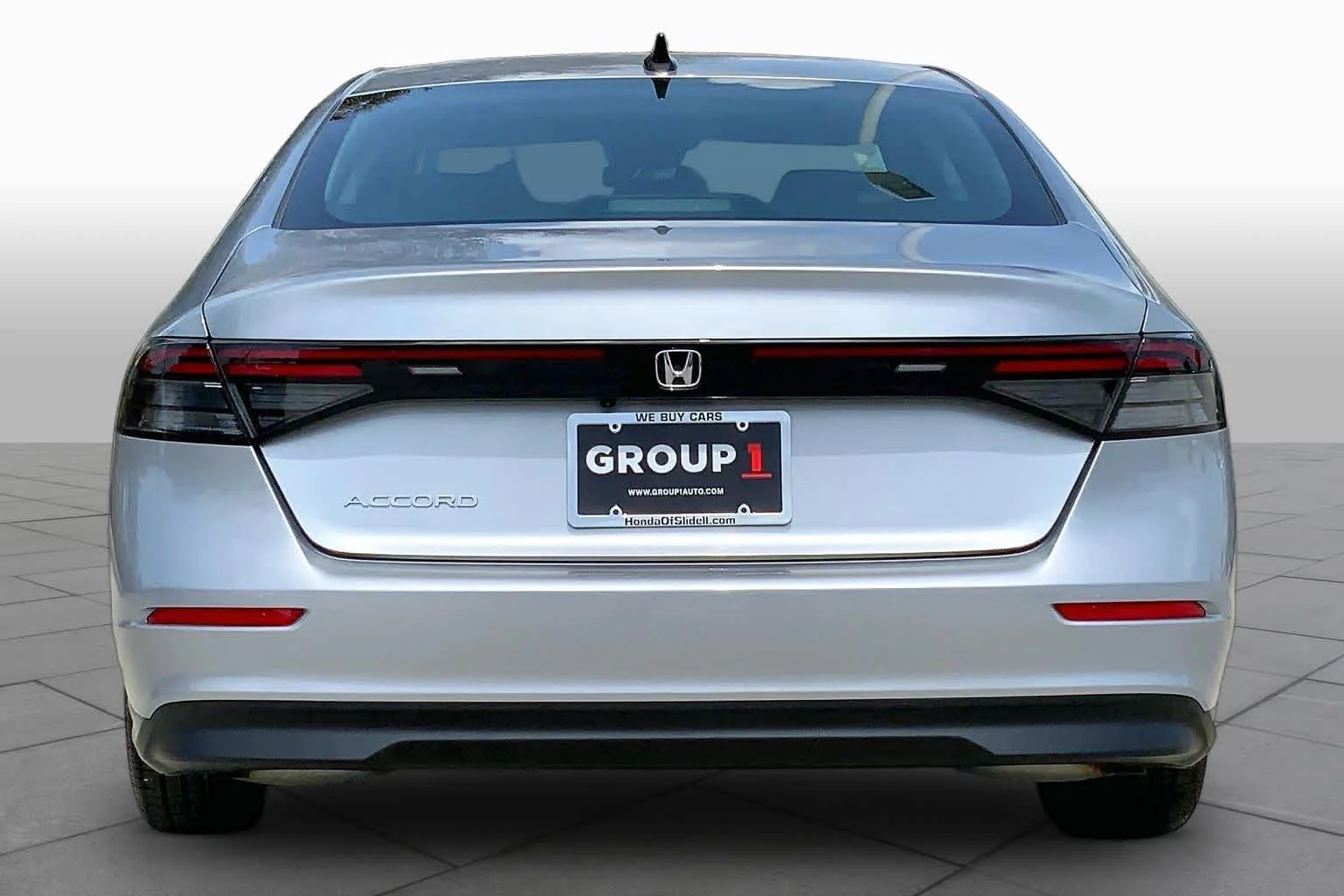 Used 2025 Solar Silver Metallic Honda SE image 5