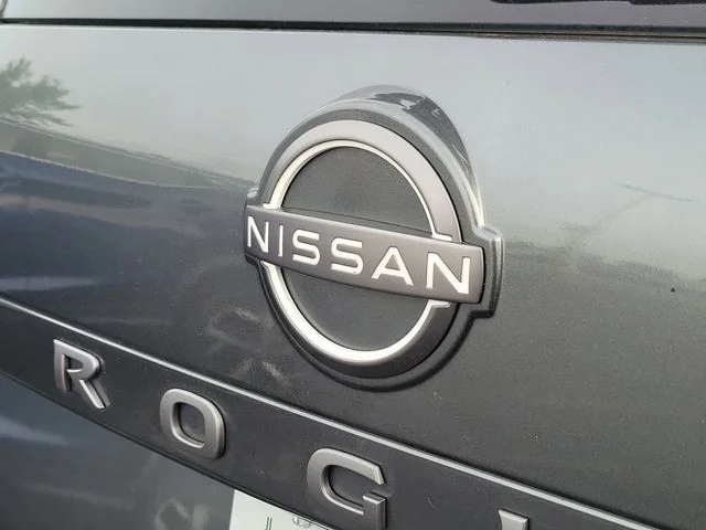 Used 2024 Gray Nissan SV image 6