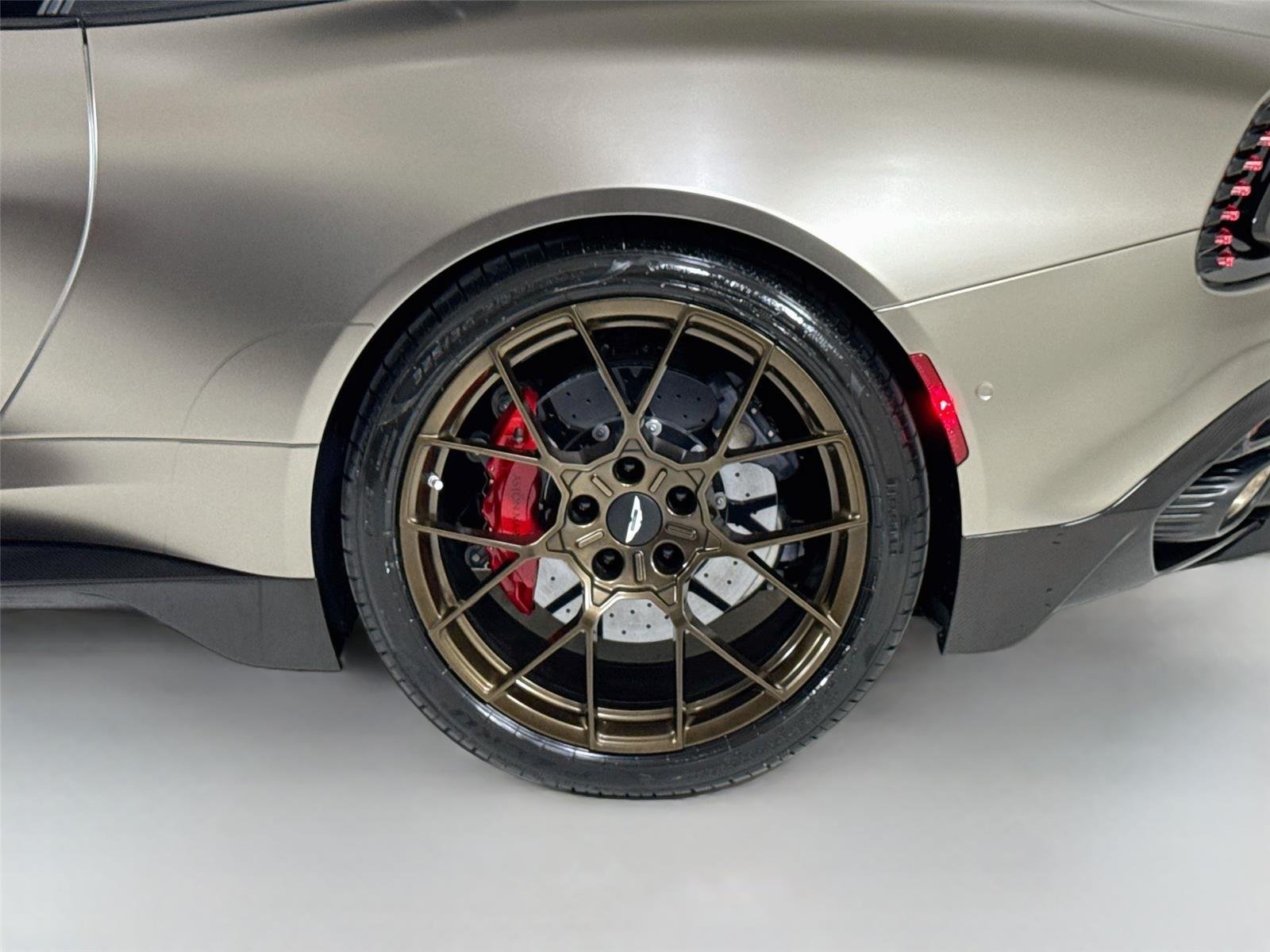 Used 2025  Aston Martin  image 40