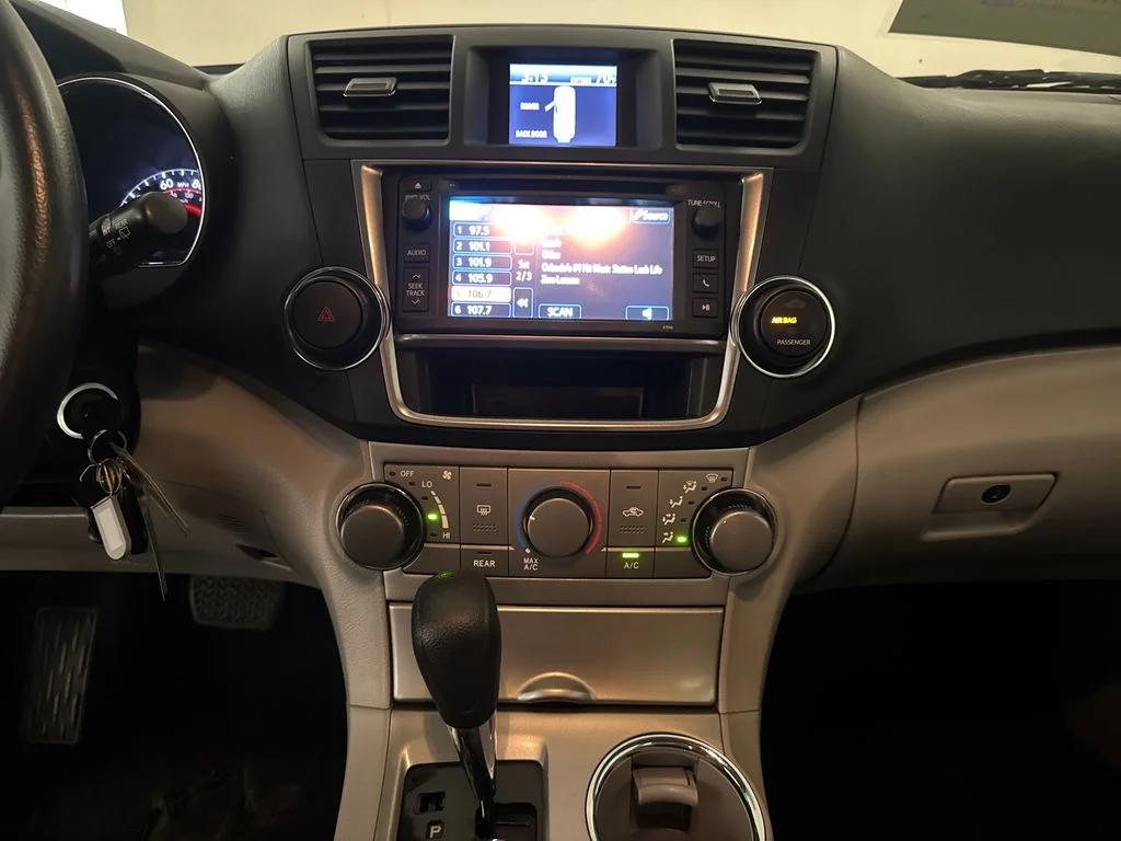 Used 2013 Gray Toyota Base image 23