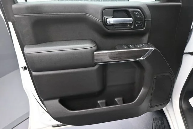 Used 2021 White Chevrolet LTZ image 27