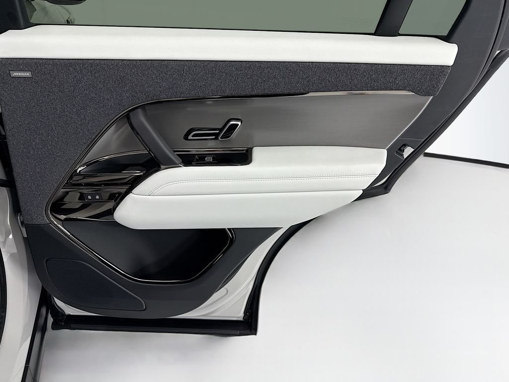 New 2026 Borasco Grey Land Rover SE image 26