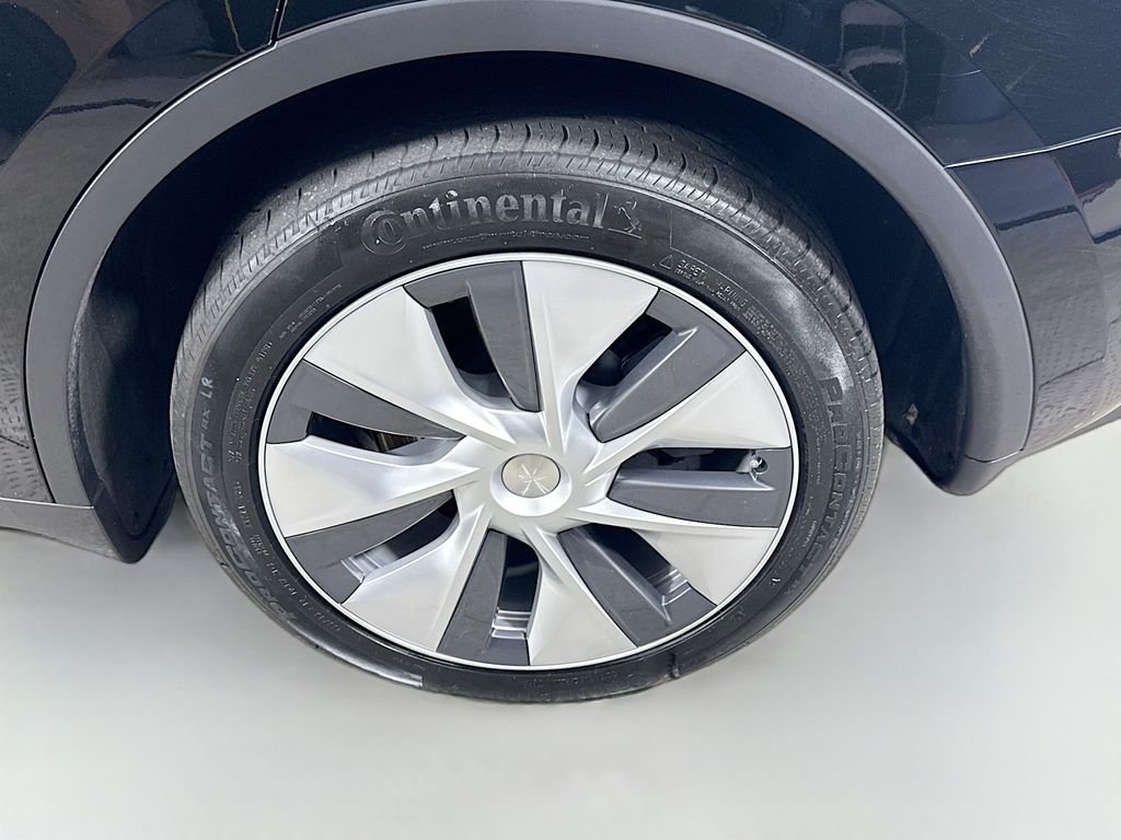 Used 2023 Solid Black Tesla Long Range image 31