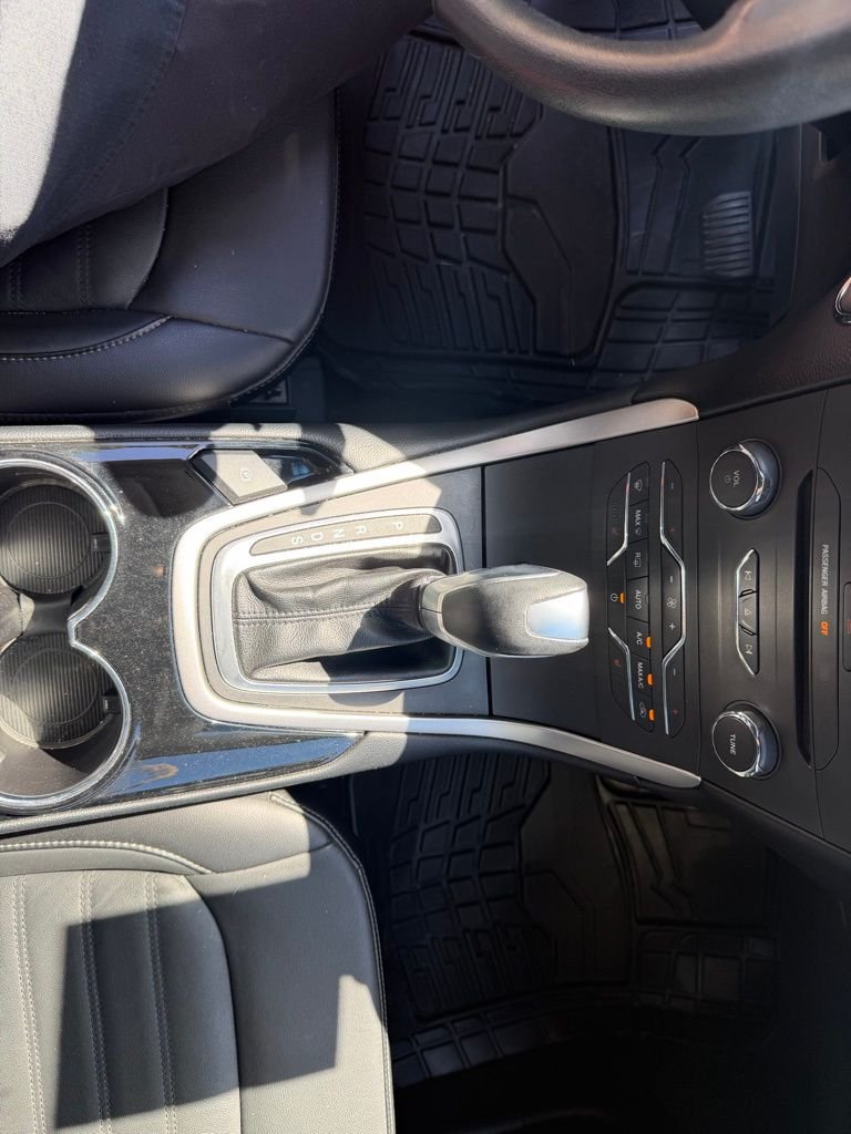 Used 2018 Gray Ford SEL image 18