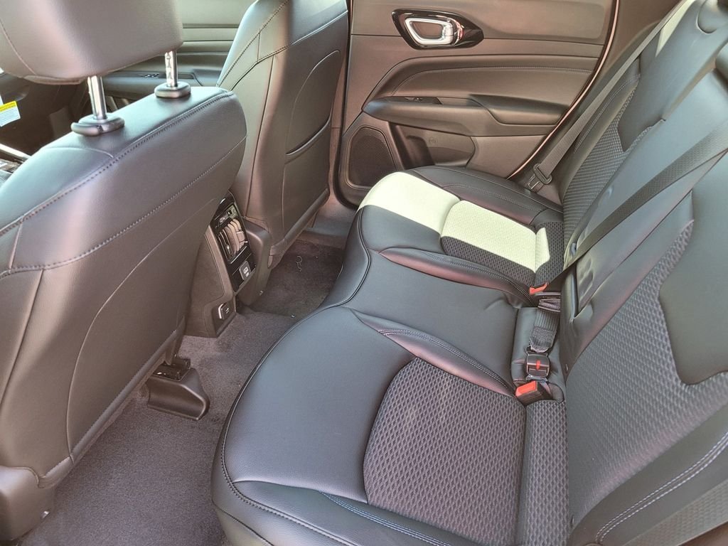New 2026 White Jeep Latitude image 6