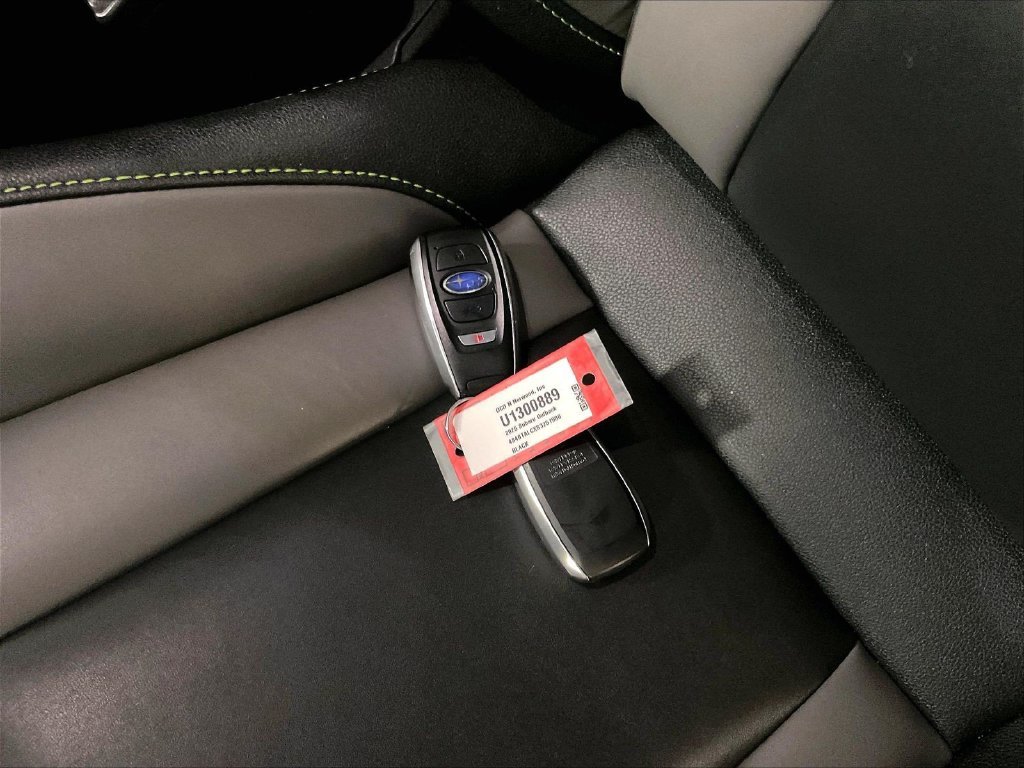 Used 2025 Black Subaru Onyx Edition image 31