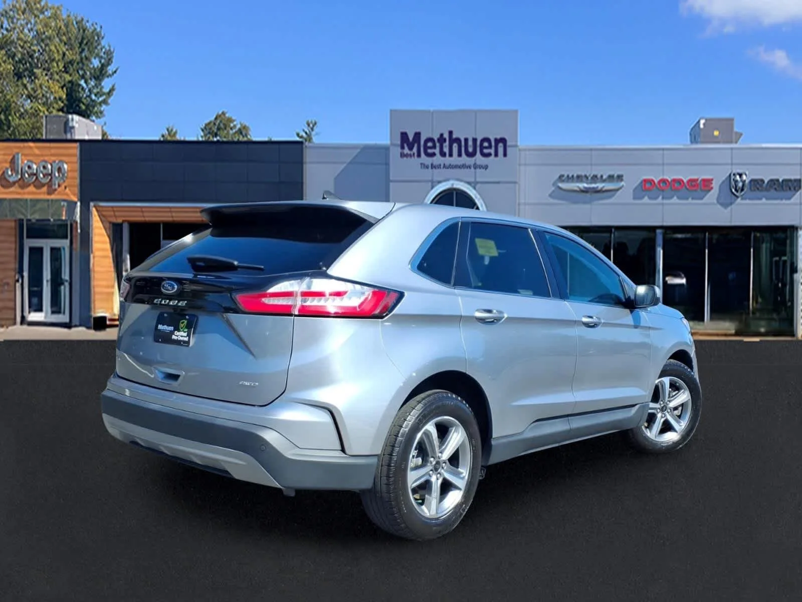 Used 2023 Iconic Silver Ford SEL image 5