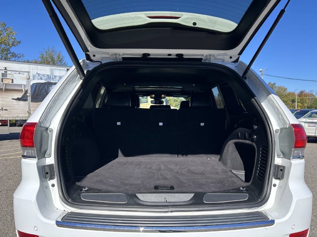 Used 2019 White Jeep Limited image 11