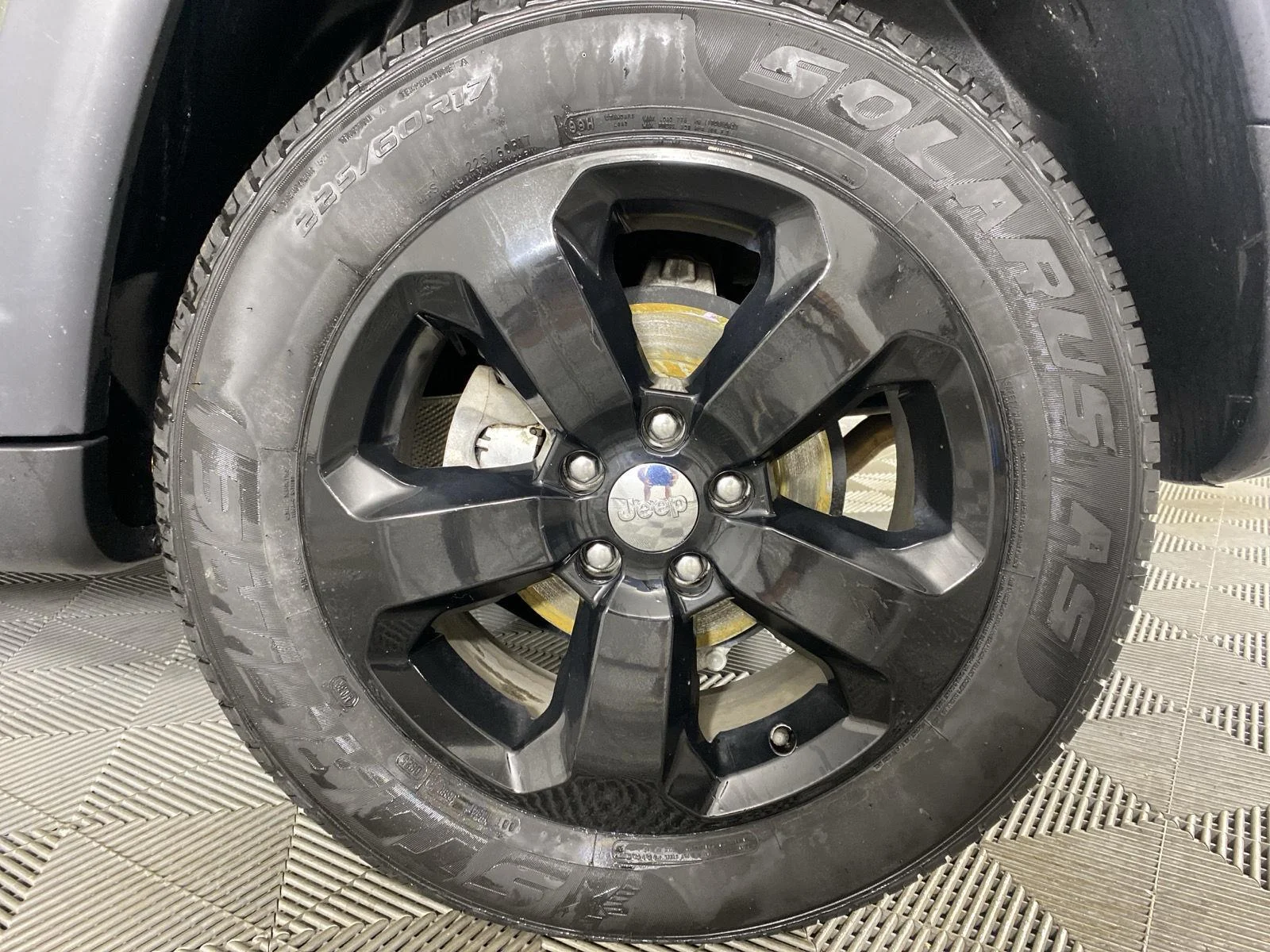 Used 2021 Olive Green Pearlcoat Jeep Latitude image 19