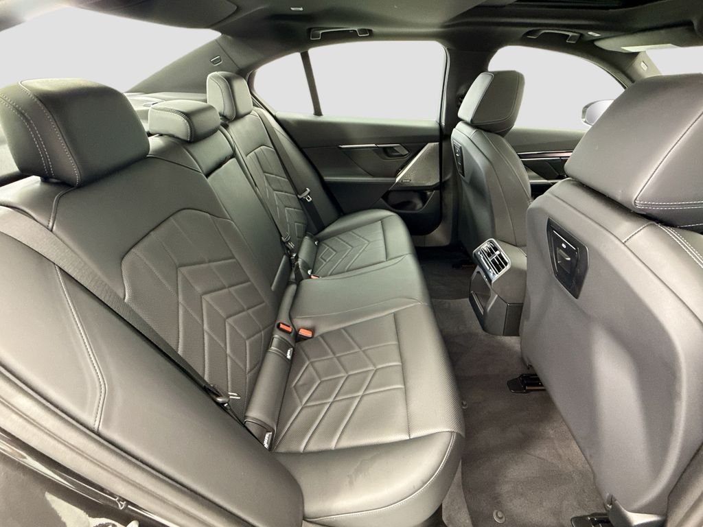 2026 BMW i5 40 - Photo 21
