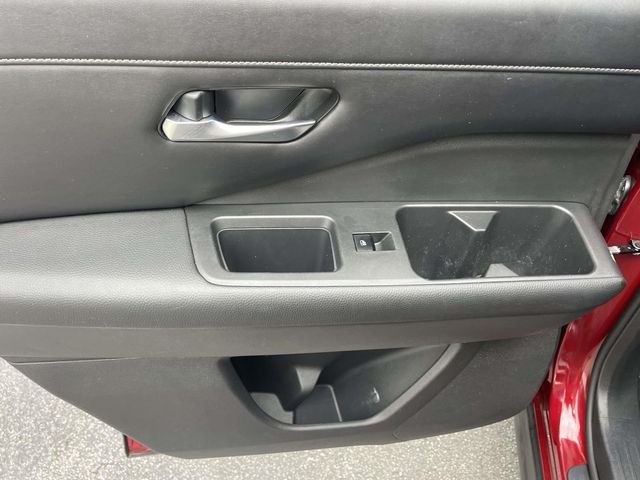 Used 2022 Scarlet Nissan SL image 12