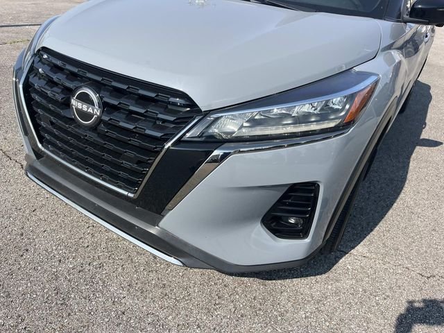 Used 2022 Gray Nissan SR image 9