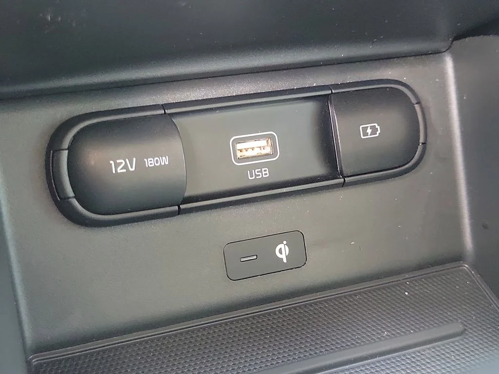 Used 2022 Glacial White Pearl Kia S image 26