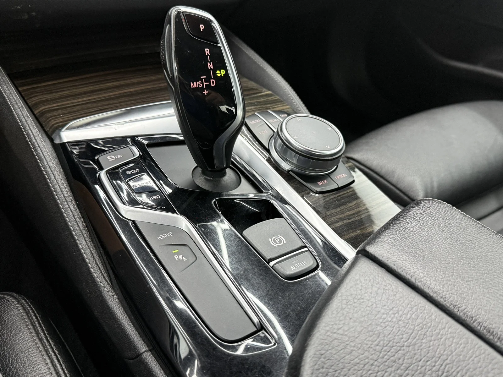 Used 2018 Bluestone Metallic BMW 530e xDrive iPerformance image 26