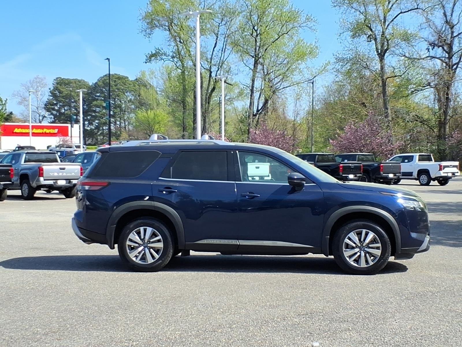 Used 2022 Deep Ocean Blue Pearl Nissan SL image 6