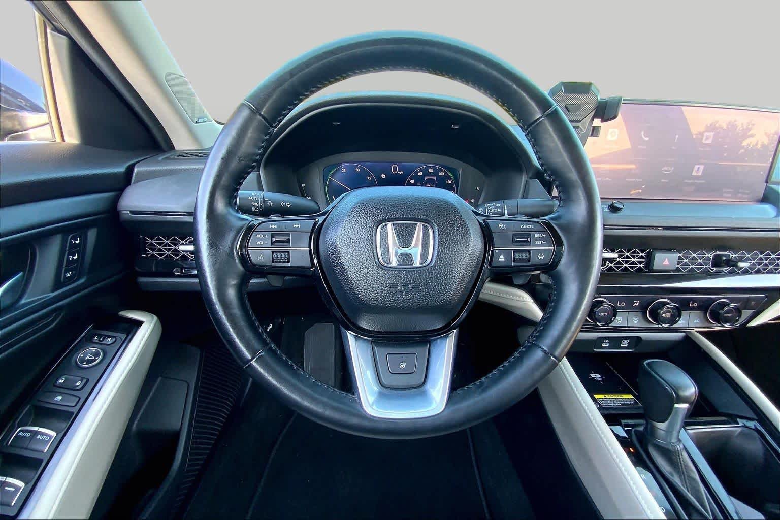 Used 2025 Meteorite Gray Metallic Honda Touring image 6