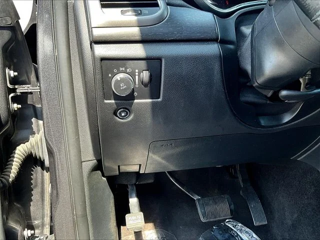 Used 2018 Gray Jeep Altitude image 24