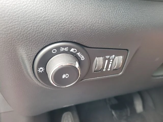 New 2026 Red Hot Pearlcoat Jeep Latitude image 22