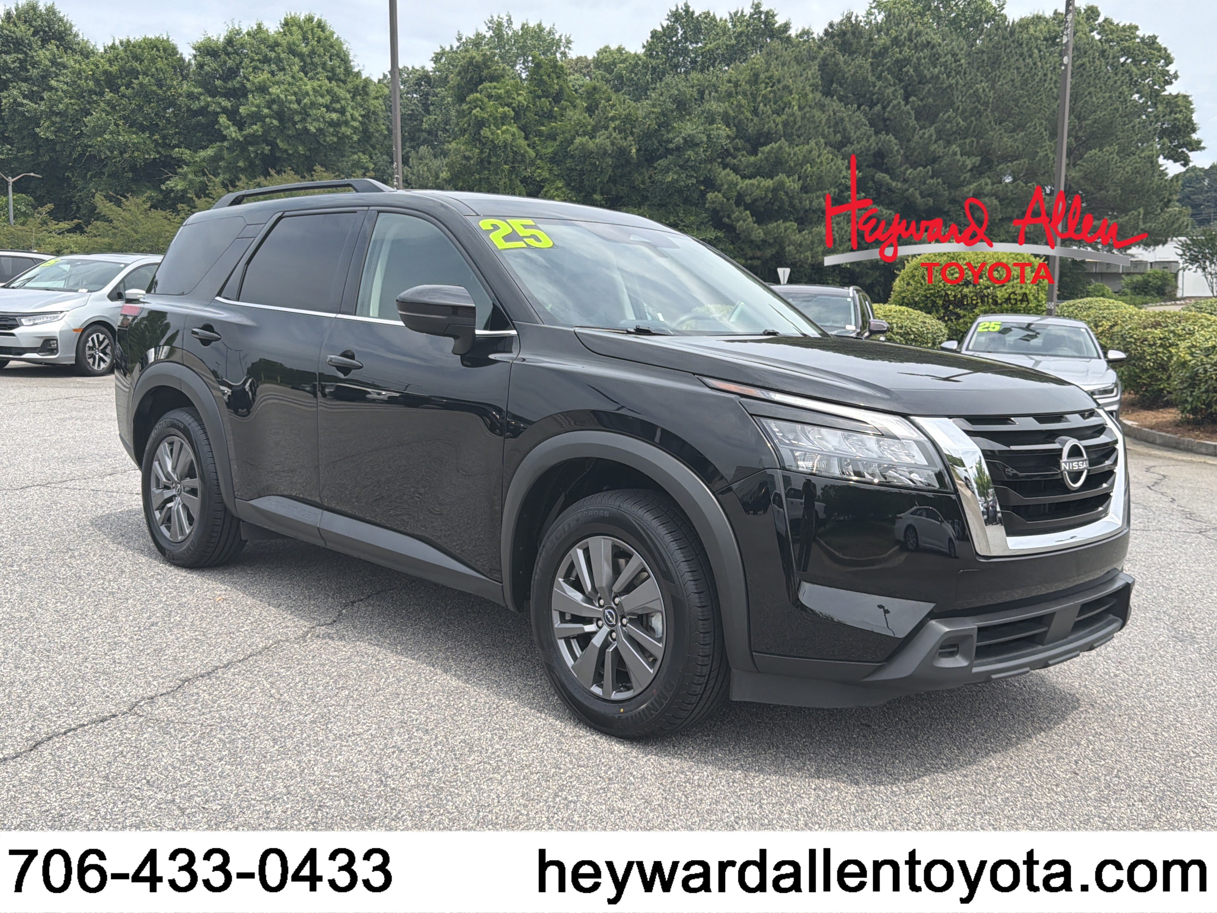 2025 Nissan Pathfinder SV 2WD's photo