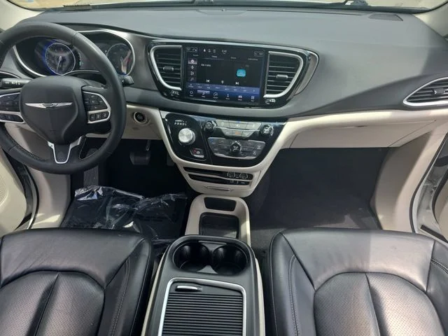 Used 2022 White Chrysler Touring L image 10