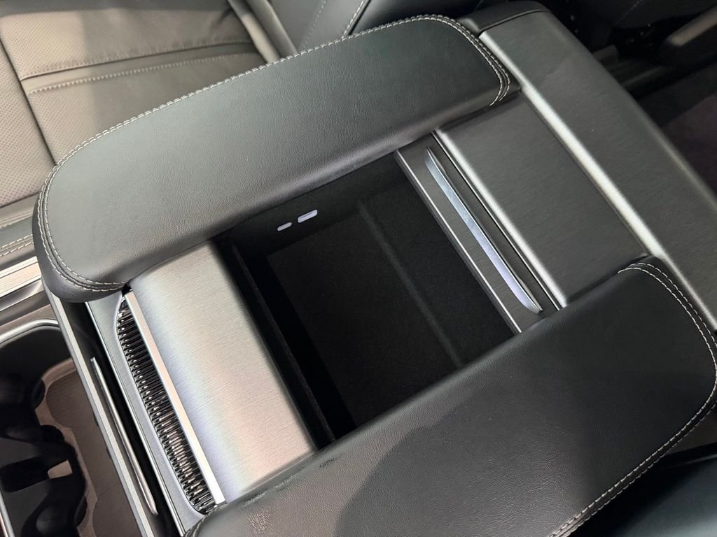 New 2026 Silver-Zynith Exterior Paint Jeep Limited Altitude image 30