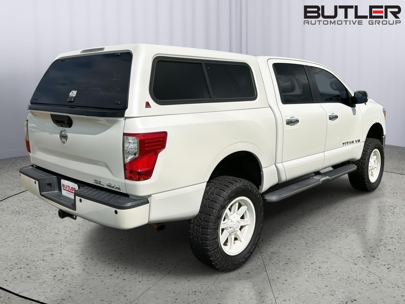 Used 2018 Pearl White Nissan SL image 6