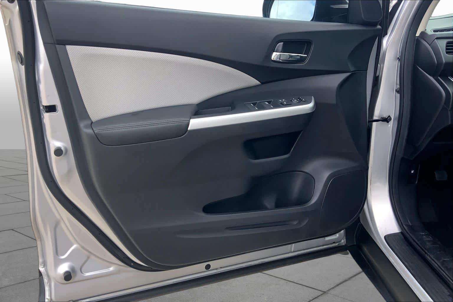 Used 2016 Alabaster Silver Metallic Honda EX-L image 21