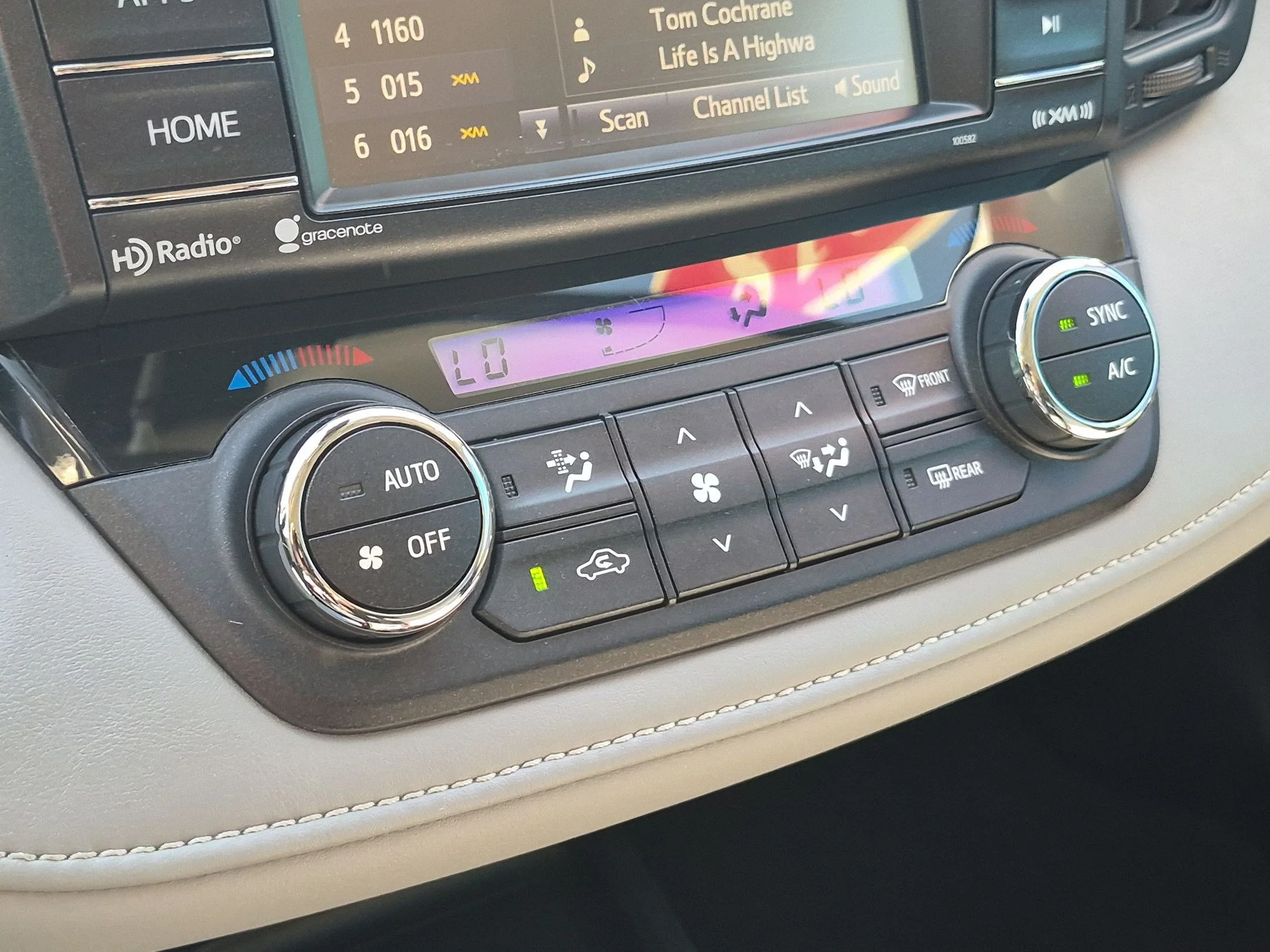 Used 2018 Silver Sky Metallic Toyota XLE image 21