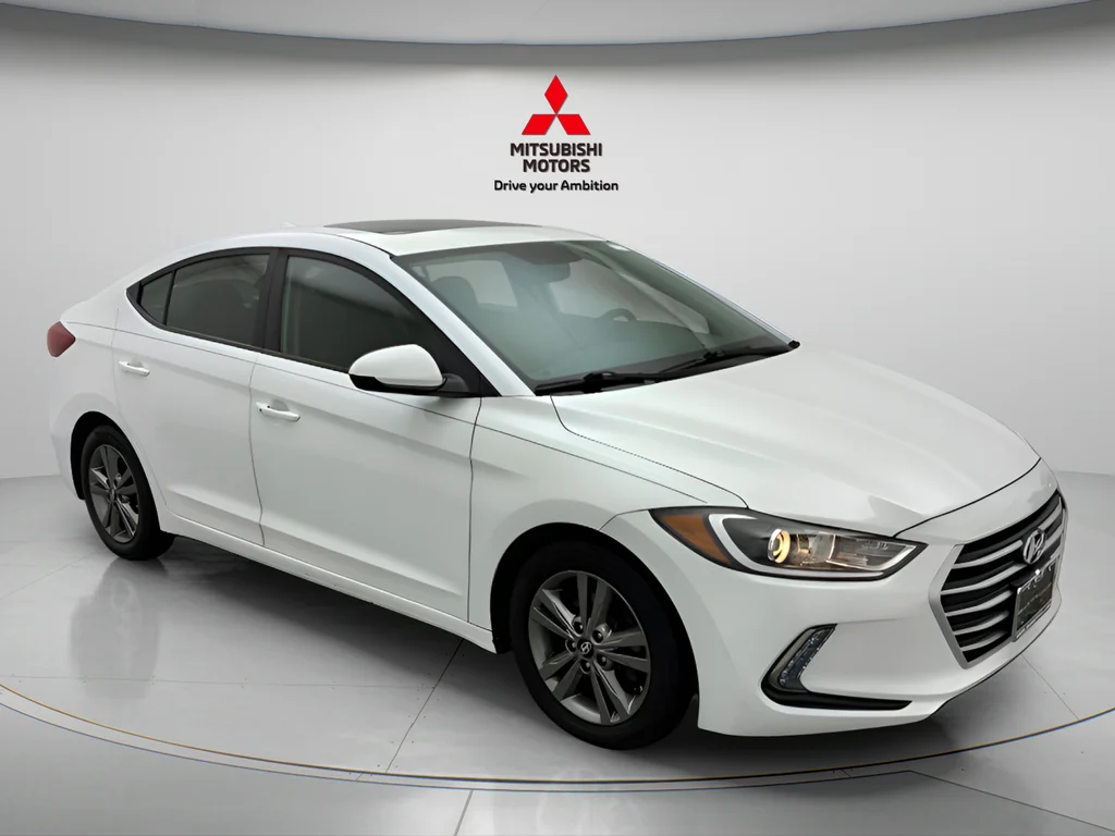 Used 2017 Quartz White Pearl Hyundai Value Edition image 3