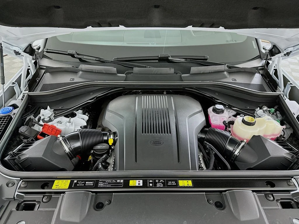 New 2026 Fuji White Land Rover SE image 30