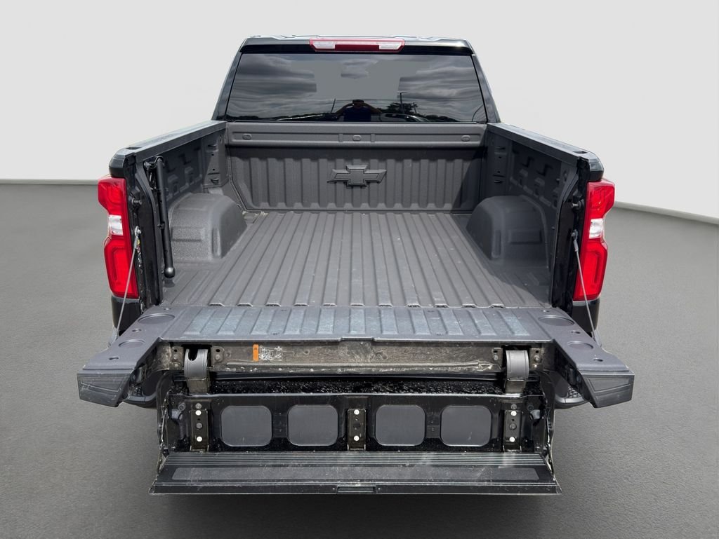 Used 2025 Black Chevrolet RST image 29