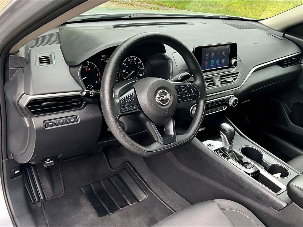 Used 2023 Silver Nissan 2.5 S image 8