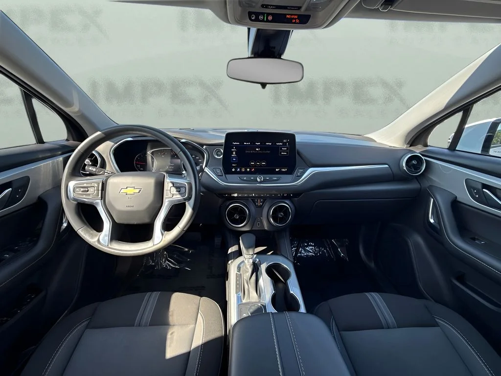 Used 2025 White Chevrolet LT image 11
