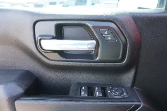Used 2024  Chevrolet Custom image 11