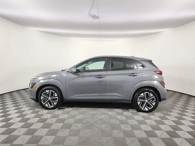 Used 2023 Silver Hyundai SEL image 2