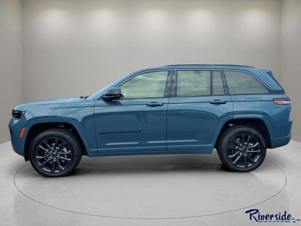 New 2026 Steel Blue Exterior Paint Jeep Limited Reserve image 3